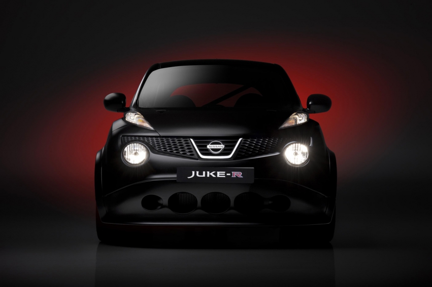 Nissan Juke-R штурмует трек