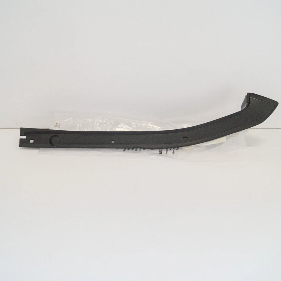 Уплотнитель капота, левая боковая панель, BMW F80 F82 F83, 51768061843 30 EUR
