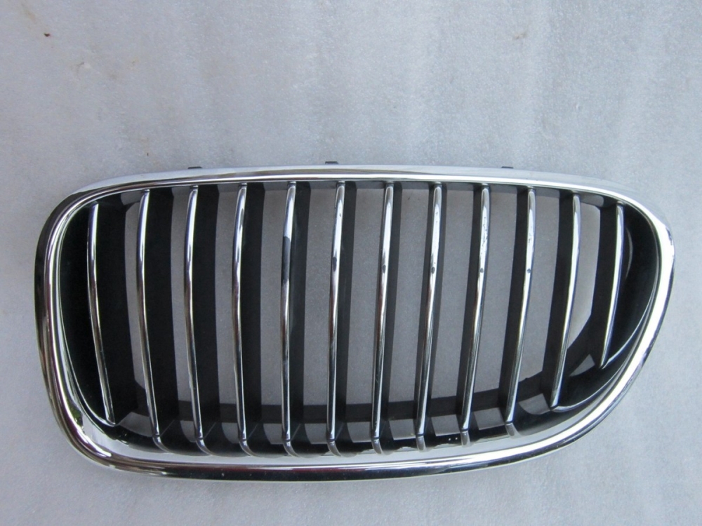 Переднаяя решетка радиатора левая BMW 5 51137200727 20 EUR