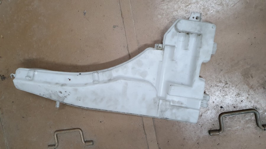 Продам бачок омывателя для bmw X5, X6, E70, E71, 61677161477 2013 г.