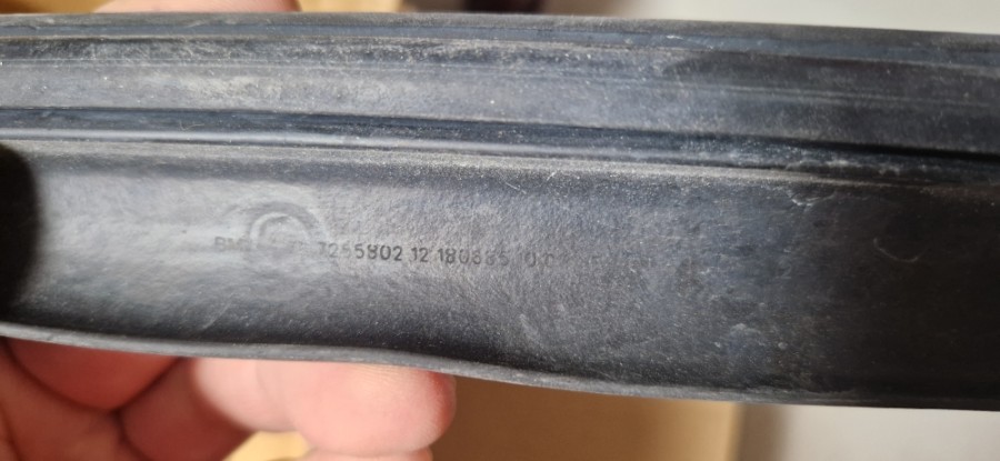 Уплотнитель бампера капота перед 7255802 f32 f33 f36 m3 f80, 2020 - 2