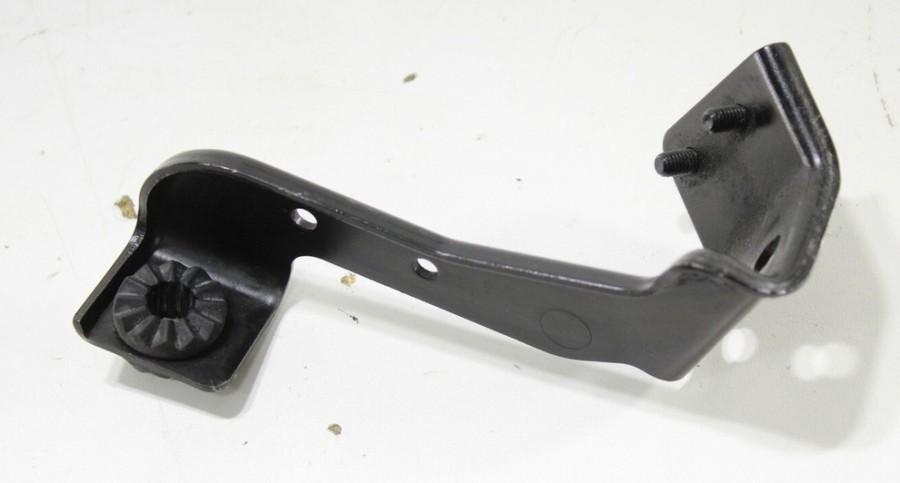 Кронштейн теплообменника BMW 17227585391, 2021