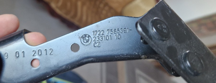 Кронштейн теплообменника BMW 17227585391, 2021 - 3