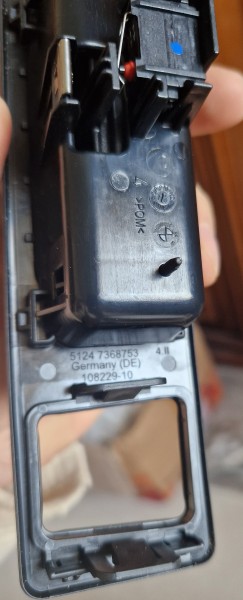 Кнопка багажной двери BMW 51247368753, 2020 - 2