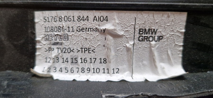 Уплотнитель крыла BMW F80 F82 F83 правая 51768061844, 2016 - 2