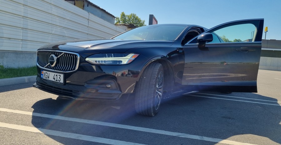 Volvo S90 2021 28400 EUR Седан Гибридный