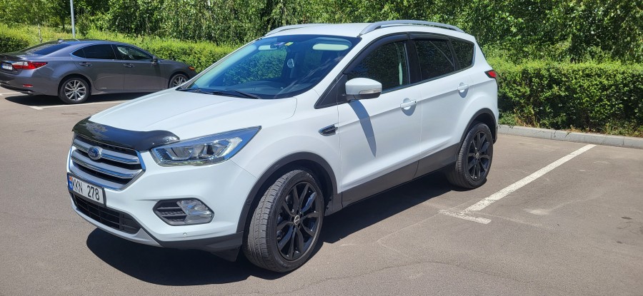 Ford Kuga 12 700 EUR