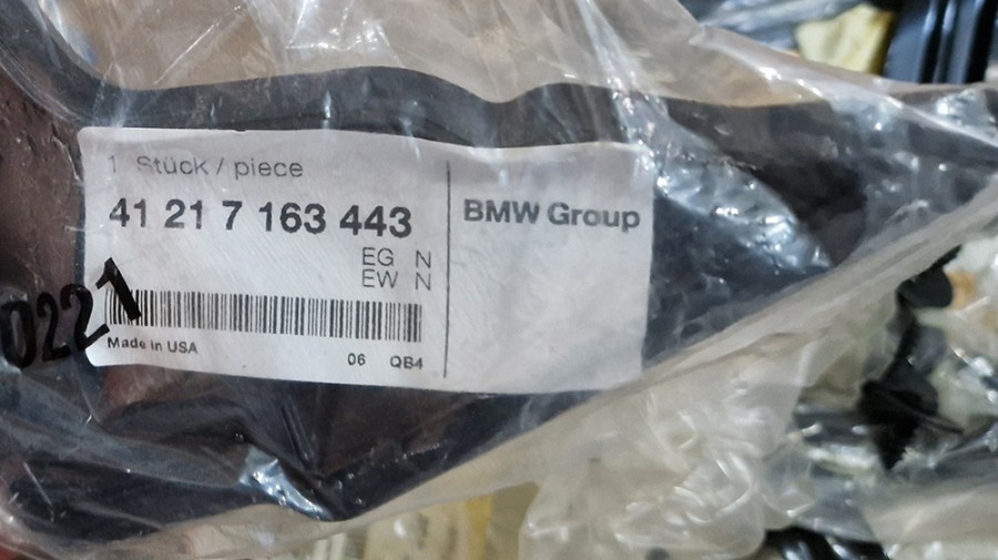 41217163443 BMW X5 E70 E71 E72 кронштейн накладки порога левый