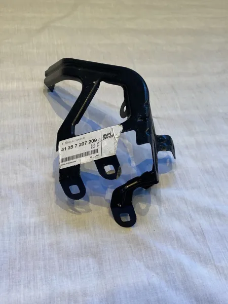 41357207209 BMW F10 F11 Кронштейн передней левой боковой панели