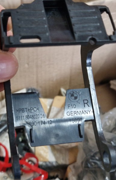 51118048020 BMW 5 F10 F11 рычаг правый форсунки омывателя фар, 2020 - 2