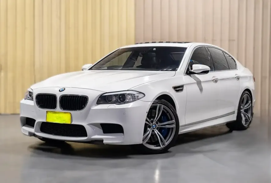 51168050470 BMW M5 F10 Накладка на переднее правое боковое зеркало, 2013 - 3