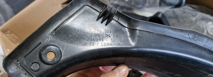 51497296103 BMW Накладка на левое крыло салона 3-4 серии F30 F32 F80 F82 2013-2017, 2020 - 2