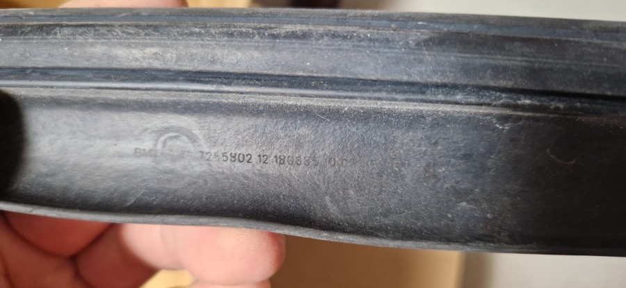 51767255802 BMW f32 f33 f36 m3 f80 Уплотнитель бампера капота перед, 2020