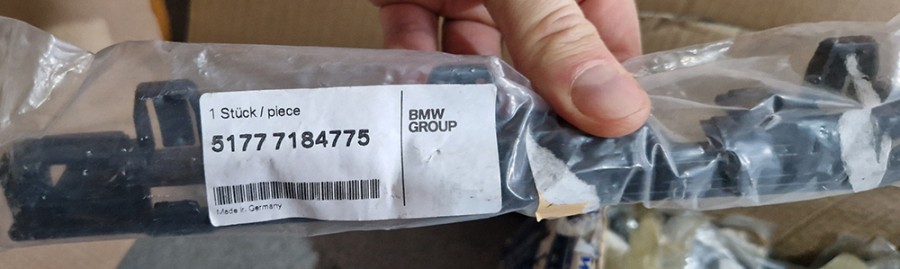 51777184776 BMW 5 F10 Накладка саласка на правый порог, 2020 - 2