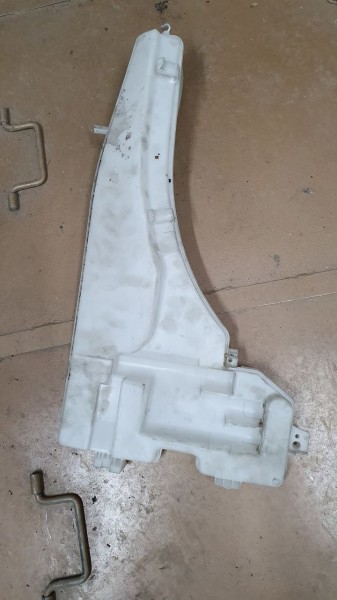61677161477 BMW X5, X6, E70, E71 бачок омывателя 2013