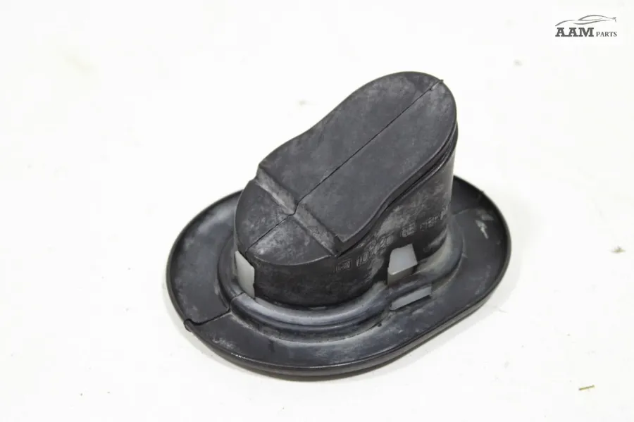 64316987613 BMW 5 6 7, F10 F11 F01 Передняя правая или левая уплотнительная втулка воздушного фильтра, 2020 - 2