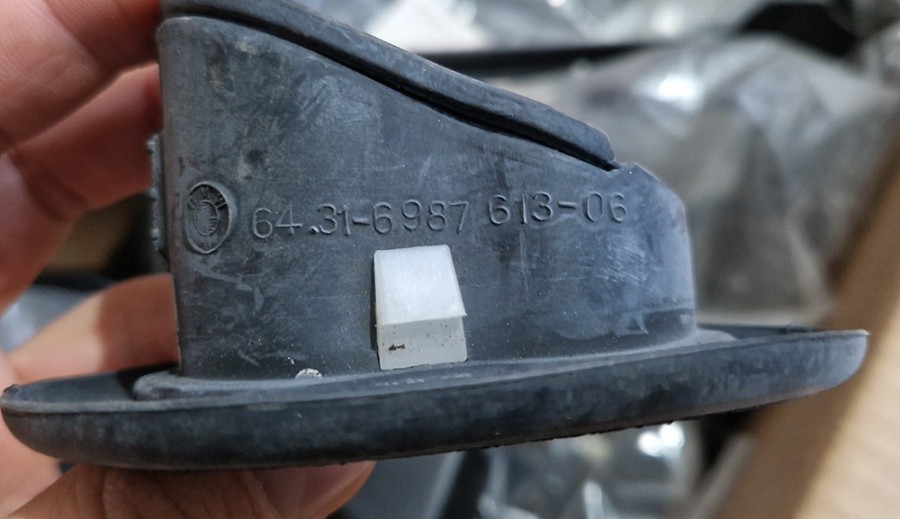 64316987613 BMW 5 6 7, F10 F11 F01 Передняя правая или левая уплотнительная втулка воздушного фильтра, 2020 - 4