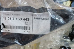 Vând 41217163443 BMW X5 E70 E71 E72 кронштейн накладки порога левый