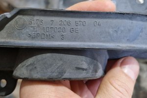 Vând 51767206570 BMW 5 6 F10 F11 F12 F13 F18 Прокладка заднего правого капота