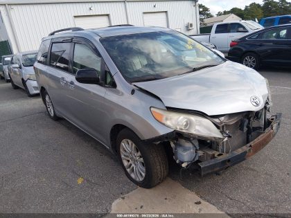 2014 TOYOTA SIENNA XLE V6 8 PASSENGER