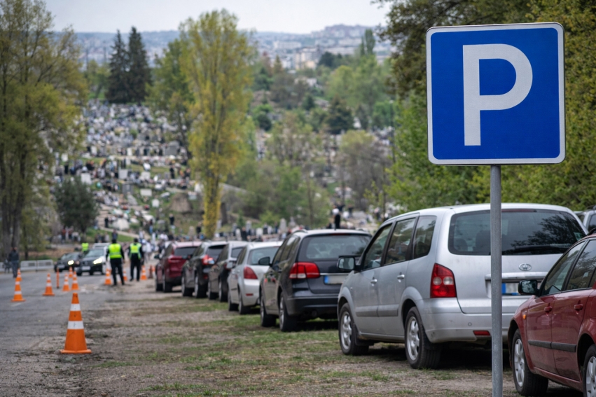 В Кишинёве на Радоницу организуют временные парковки возле кладбищ и ключевых зон
