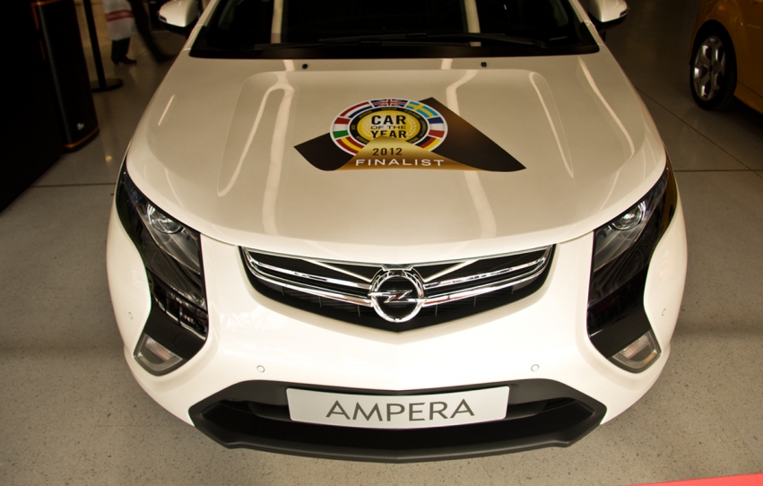 Chevrolet Volt/Opel Ampera a obţinut titlul "Maşina anului 2012" Chevrolet Volt/Opel Ampera a obţinut titlul "Maşina anului 2012"