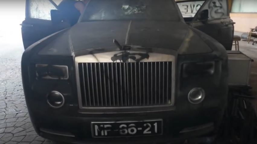 На парковке закрытого отеля в Макао нашли десятки элитных брошенных авто: Rolls-Royce, Porsche и лимузины под слоем пыли