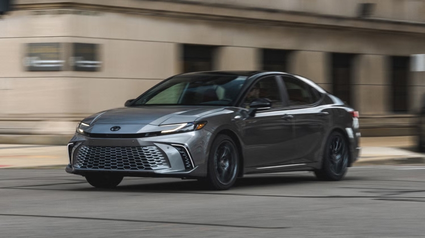 Toyota объявила отзыв гибридных Camry - из-за инвертора возможна потеря тяги и риск перегрева