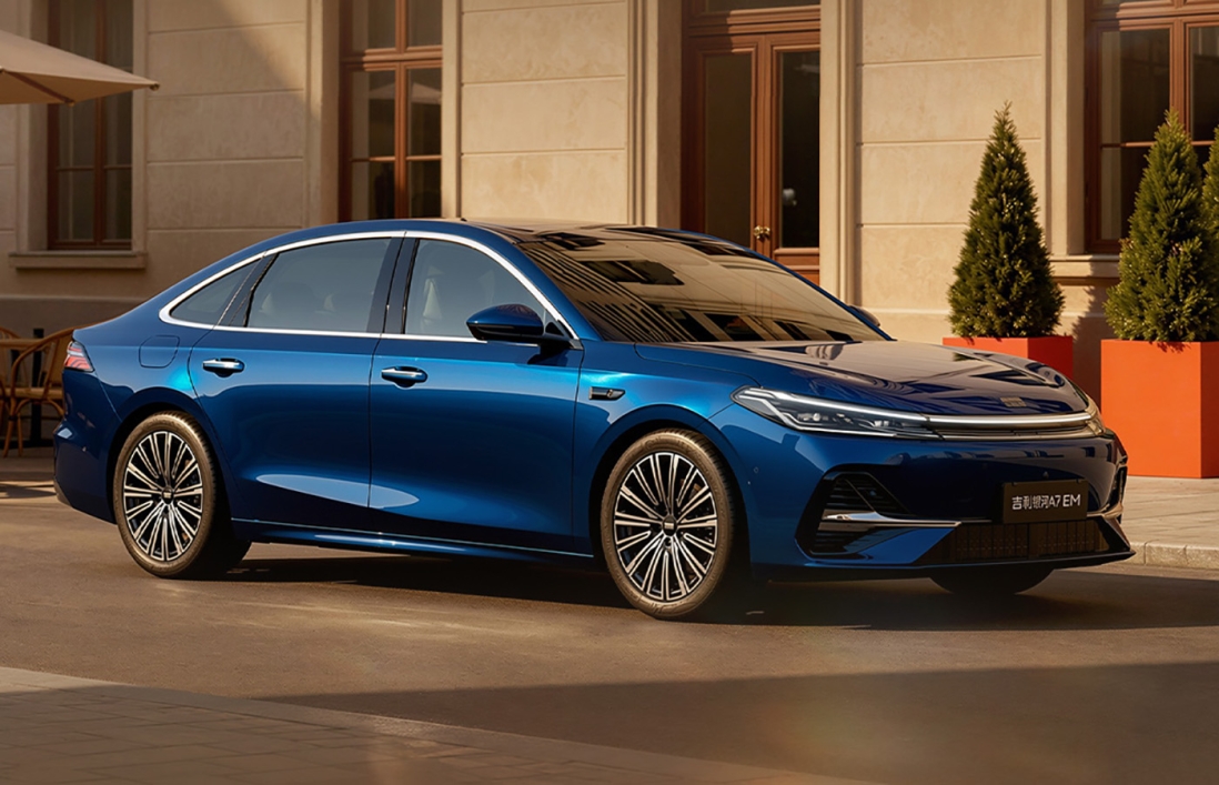 Geely Galaxy A7 EM 2026: большой седан с запасом хода до 2150 км и расходом около 2 л/100 км