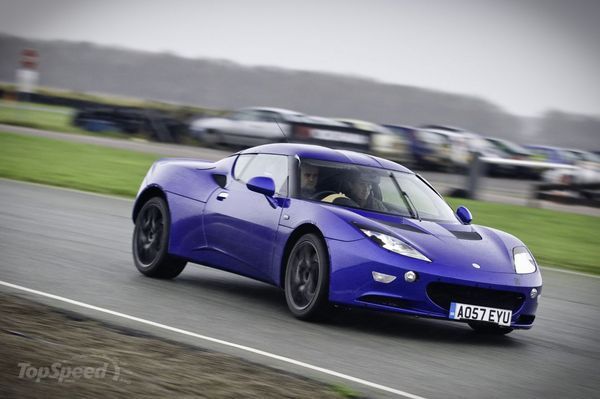 Lotus припас “козырь в рукаве” для Женевы. Неужто кабриолет? Lotus припас “козырь в рукаве” для Женевы. Неужто кабриолет?