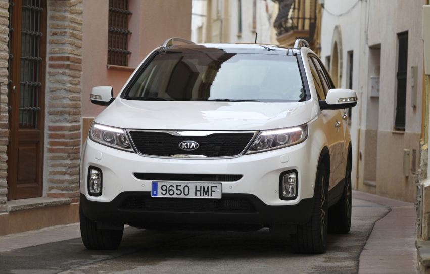 Kia Sorento facelift - primele imagini şi informaţii Kia Sorento facelift - primele imagini şi informaţii