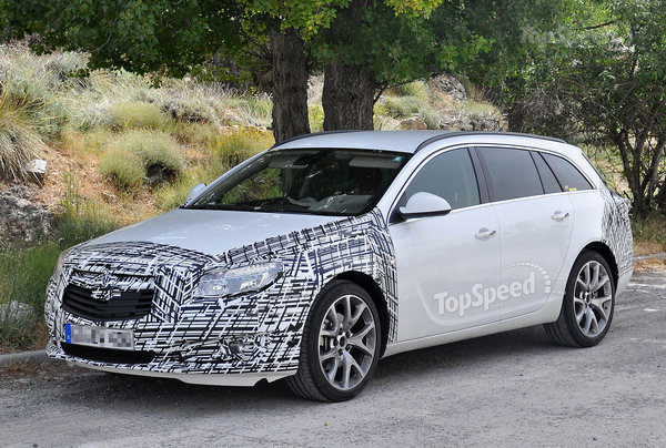 Новый Opel Insignia вновь попадает в объективы камер Новый Opel Insignia вновь попадает в объективы камер