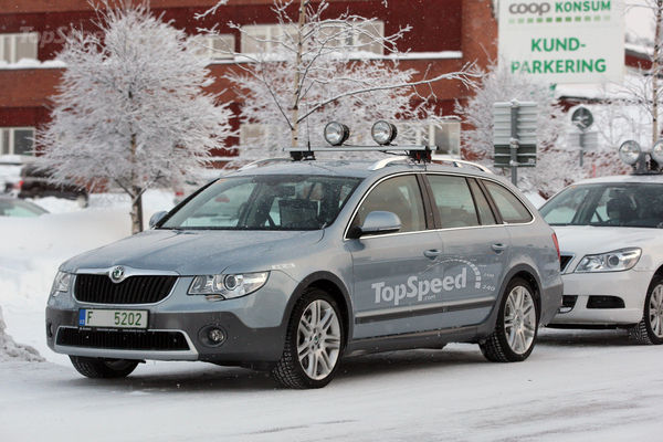 Замечена Skoda Superb Scout Замечена Skoda Superb Scout