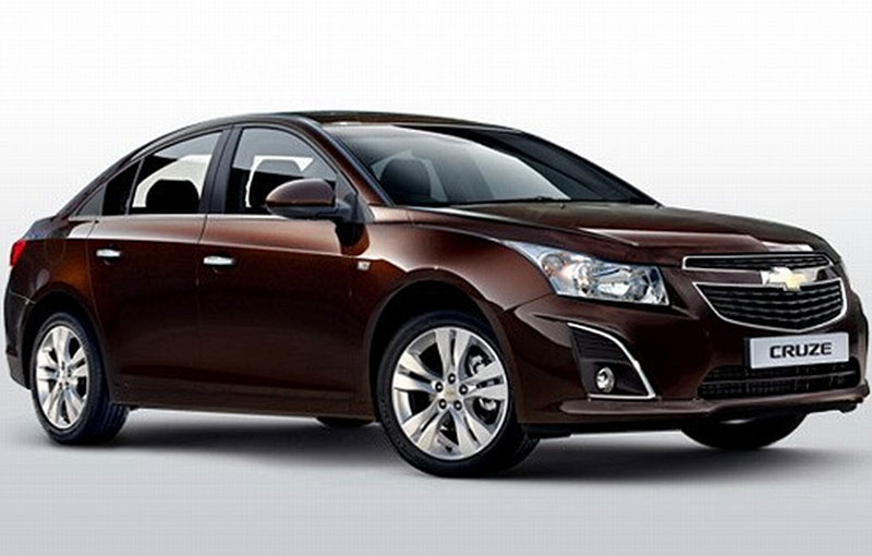Chevrolet Cruze - primele imagini cu faceliftul pentru sedan şi hatchback
