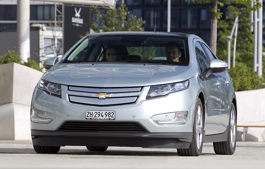 GM opreşte temporar producţia modelului Chevrolet Volt/Opel Ampera GM opreşte temporar producţia modelului Chevrolet Volt/Opel Ampera