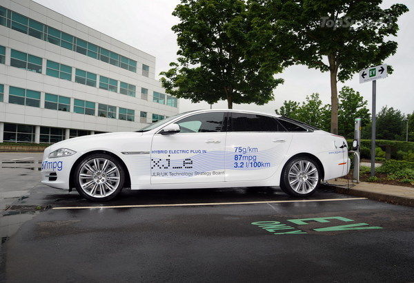 Jaguar представляет гибрид XJ_e Jaguar представляет гибрид XJ_e