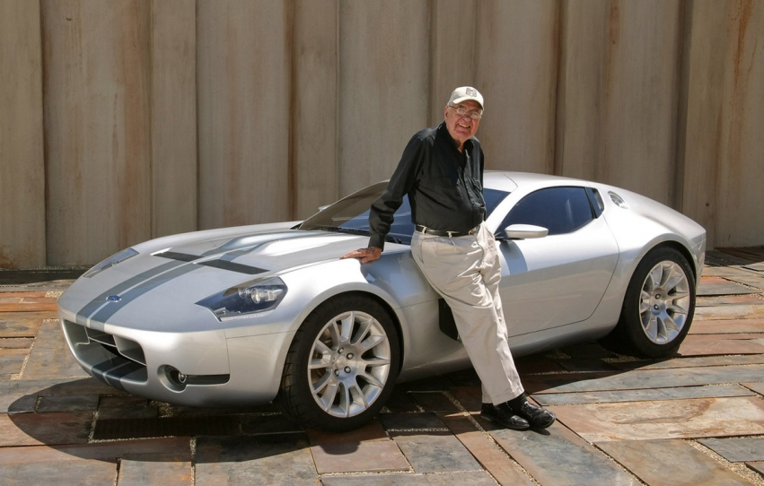 Carroll Shelby, creatorul modelului Cobra, a murit la vârsta de 89 de ani Carroll Shelby, creatorul modelului Cobra, a murit la vârsta de 89 de ani