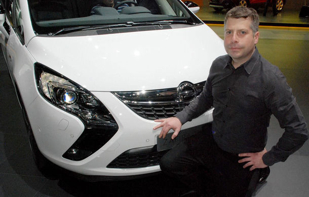 5 designeri renumiţi, angajaţi să deseneze modele chinezeşti