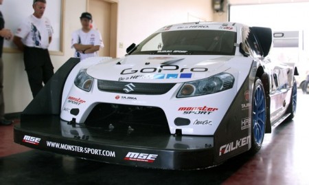 Таджима-сан возвращается со своим новым Suzuki SX4 Hill Climb Special Таджима-сан возвращается со своим новым Suzuki SX4 Hill Climb Special