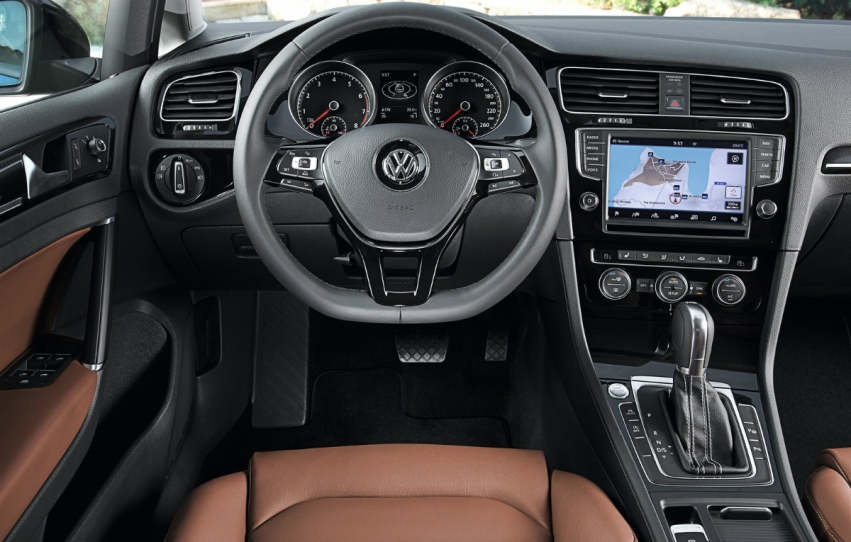 Volkswagen: "Tehnologia de la bordul lui Golf 7 va atrage clienţi noi" Volkswagen: "Tehnologia de la bordul lui Golf 7 va atrage clienţi noi"