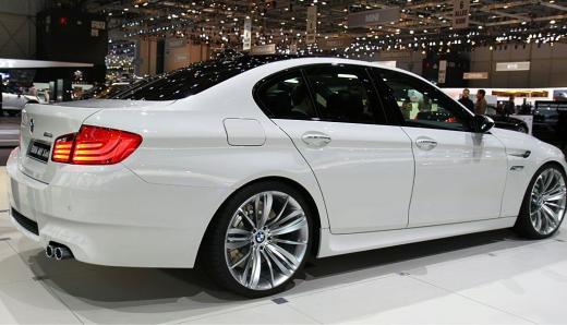 BMW M5 c шестиступенчатой механической коробкой BMW M5 c шестиступенчатой механической коробкой