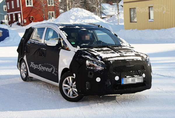 Шпионы подкараулили универсал Kia Cee’d модельного ряда 2013 года Шпионы подкараулили универсал Kia Cee’d модельного ряда 2013 года