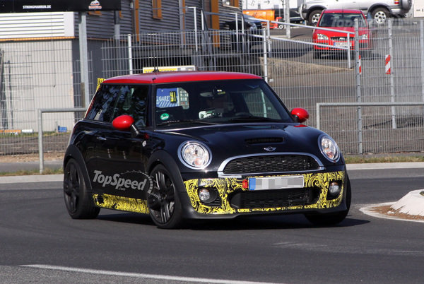 В объективы попался Mini Cooper S JCW GP В объективы попался Mini Cooper S JCW GP