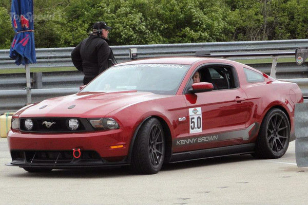 Кенни Браун представляет свой новый Mustang Кенни Браун представляет свой новый Mustang