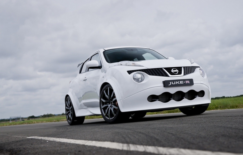 Nissan Juke-R, primul exemplar de serie a fost vândut Nissan Juke-R, primul exemplar de serie a fost vândut