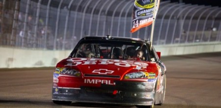 Тони Стюарт стал чемпионом серии NASCAR Тони Стюарт стал чемпионом серии NASCAR