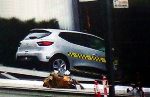 Renault Clio, prima imagine neoficială a noii generaţii Renault Clio, prima imagine neoficială a noii generaţii