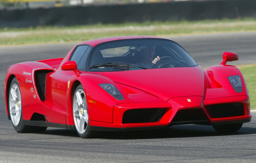 Urmaşul lui Ferrari Enzo va fi arătat mai întâi clienţilor la finele lui 2012 Urmaşul lui Ferrari Enzo va fi arătat mai întâi clienţilor la finele lui 2012