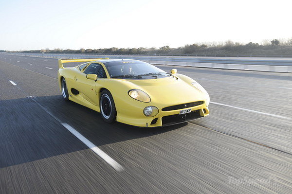 Jaguar празднует 20 лет модели XJ220 Jaguar празднует 20 лет модели XJ220