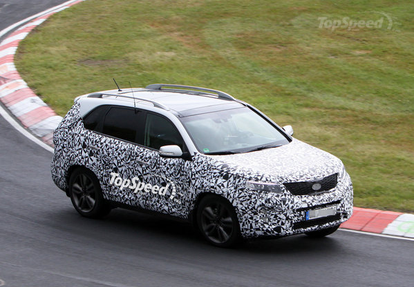 В объективы камер попадает новая Kia Sorento В объективы камер попадает новая Kia Sorento